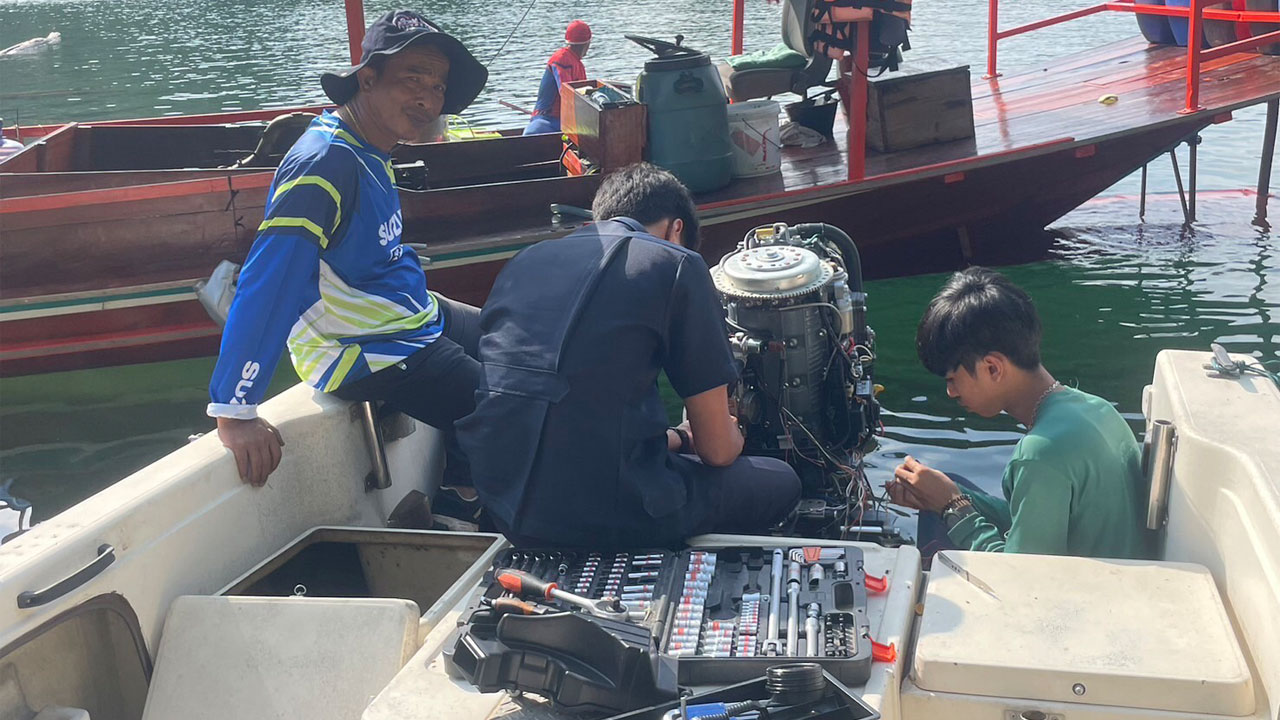 ช่างซ่อมเรือสปีดโบ๊ท